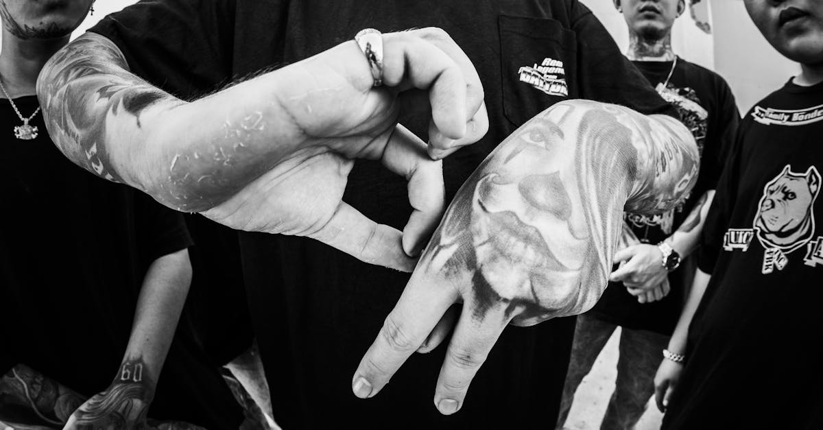 découvrez l'univers intense et captivant du hardcore, un genre musical qui repousse les limites de l'énergie et de l'émotion. plongez dans des rythmes puissants, des mélodies agressives et une scène passionnée qui fait vibrer des milliers de fans à travers le monde.