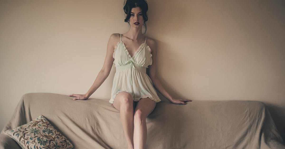 découvrez notre collection de lingerie raffinée et séduisante, alliant confort et élégance. que vous recherchiez des ensembles classiques, des pièces audacieuses ou des nuisettes délicates, notre sélection saura satisfaire toutes vos envies. offrez-vous un moment de bien-être avec nos tissus de qualité et nos designs flatteurs.