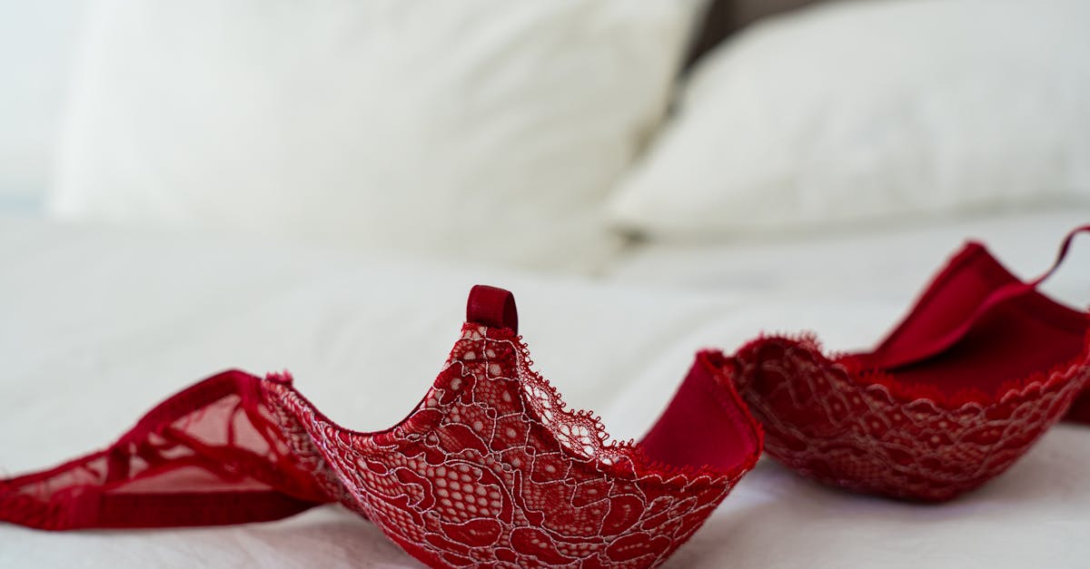 découvrez notre collection de lingerie élégante et raffinée. offrez-vous confort et sensualité avec nos modèles variés, adaptés à toutes les silhouettes. explorez des dentelles délicates, des tissus doux et des coupes flatteuses qui mettent en valeur votre beauté naturelle.