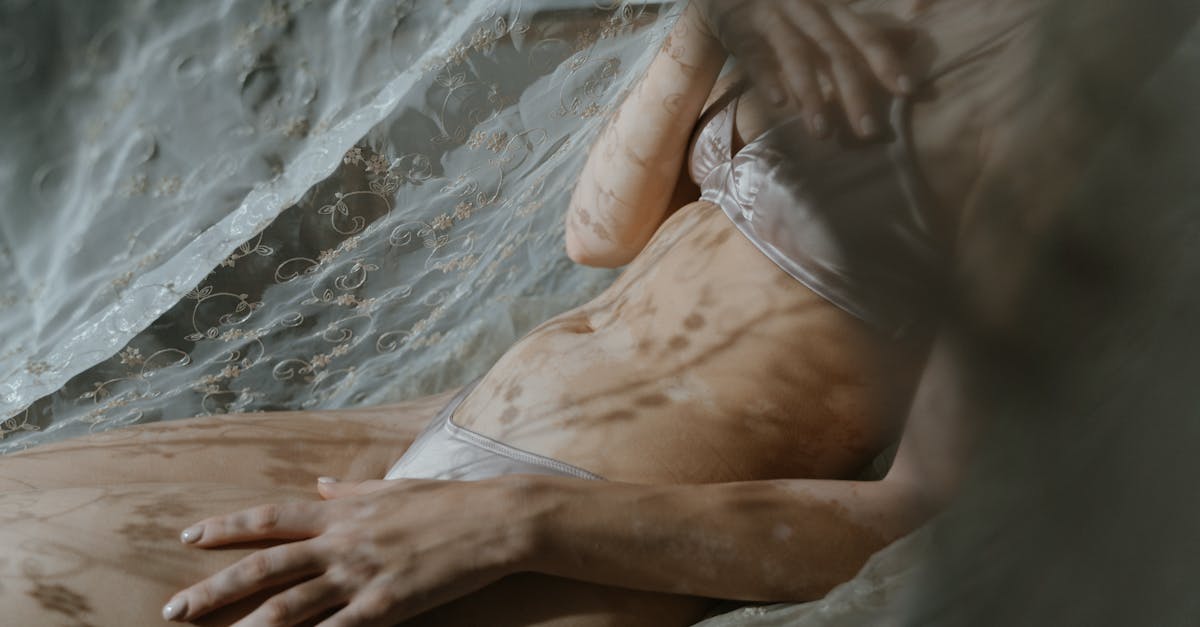 découvrez les dernières tendances en lingerie pour allier confort et séduction. explorez des styles variés, des matières innovantes et des couleurs tendance qui subliment votre silhouette tout en vous permettant d'affirmer votre personnalité.