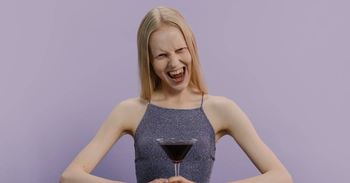 découvrez les tendances sexy des costumes pour 2024 ! des designs audacieux aux tissus innovants, explorez les styles qui mettront votre silhouette en valeur et feront tourner les têtes lors de vos prochaines soirées. soyez à la pointe de la mode avec nos suggestions incontournables.